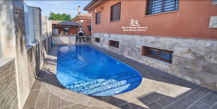 Image No.2-4 Bed Villa for sale