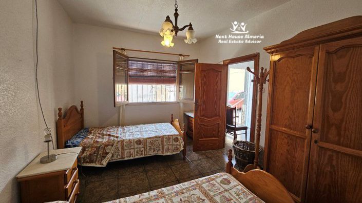 Image No.20-3 Bed Townhouse for sale