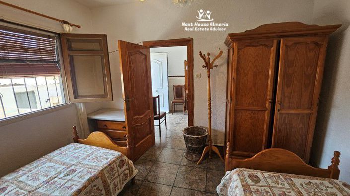 Image No.21-3 Bed Townhouse for sale