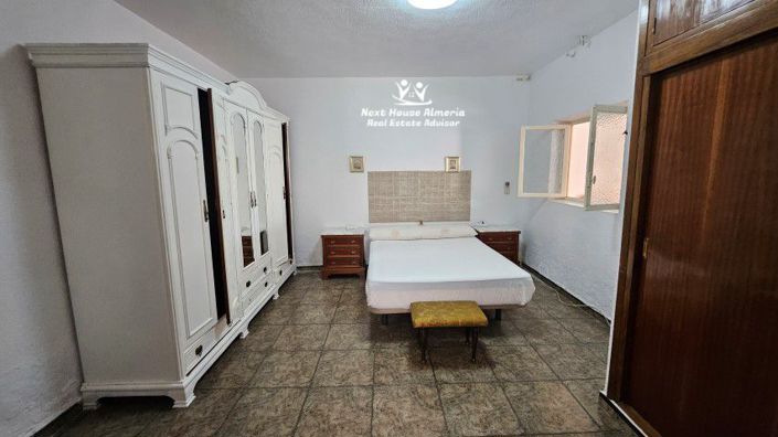 Image No.25-3 Bed Townhouse for sale