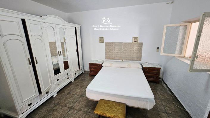 Image No.26-3 Bed Townhouse for sale