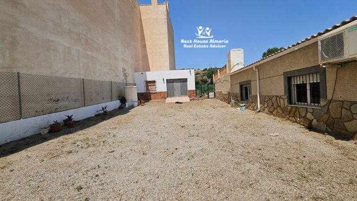 Image No.10-3 Bed Townhouse for sale