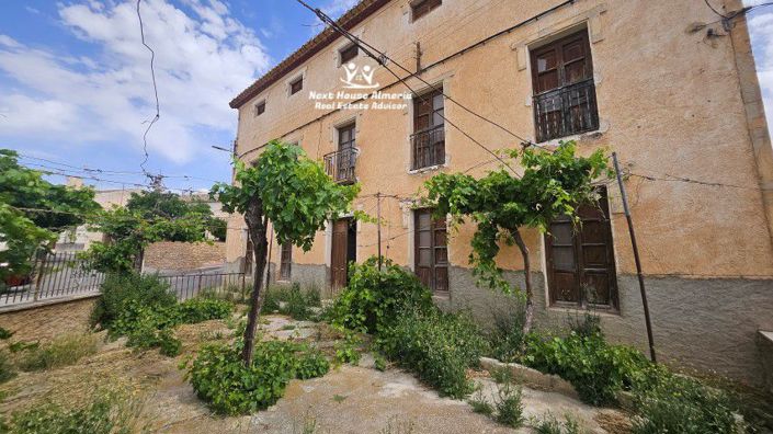 Image No.10-9 Bed Townhouse for sale