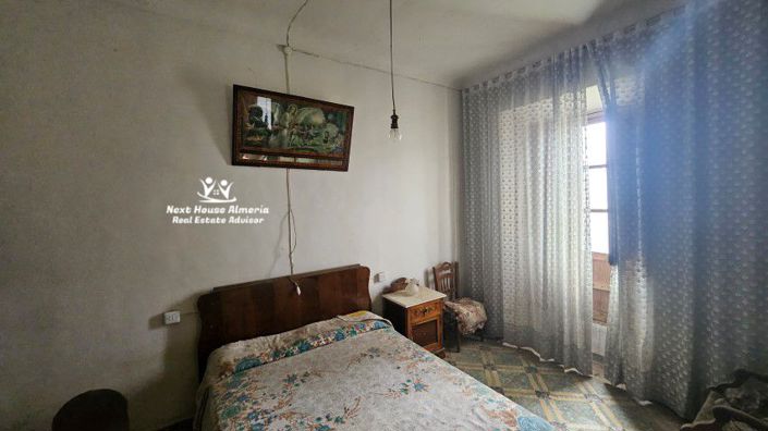 Image No.14-9 Bed Townhouse for sale