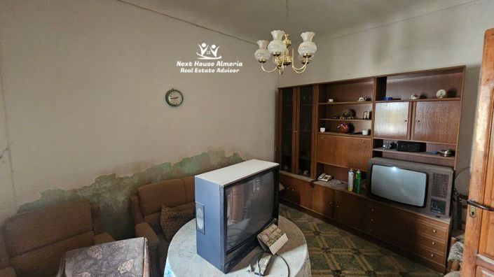 Image No.16-9 Bed Townhouse for sale