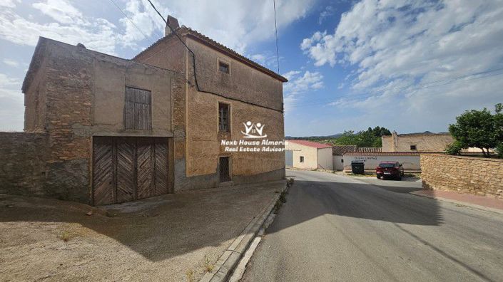 Image No.2-9 Bed Townhouse for sale