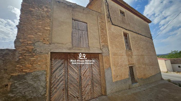 Image No.3-9 Bed Townhouse for sale