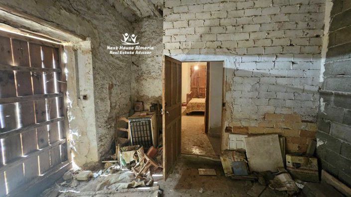 Image No.34-9 Bed Townhouse for sale