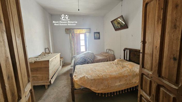 Image No.43-9 Bed Townhouse for sale