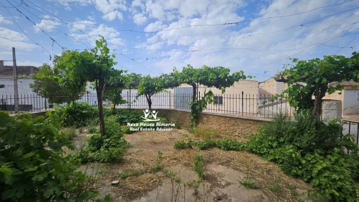 Image No.7-9 Bed Townhouse for sale