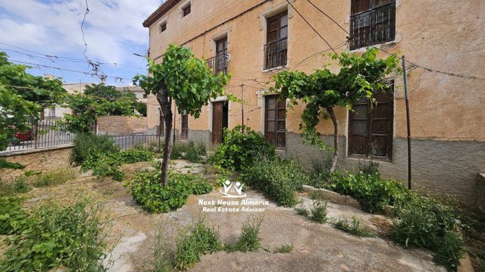 Image No.9-9 Bed Townhouse for sale