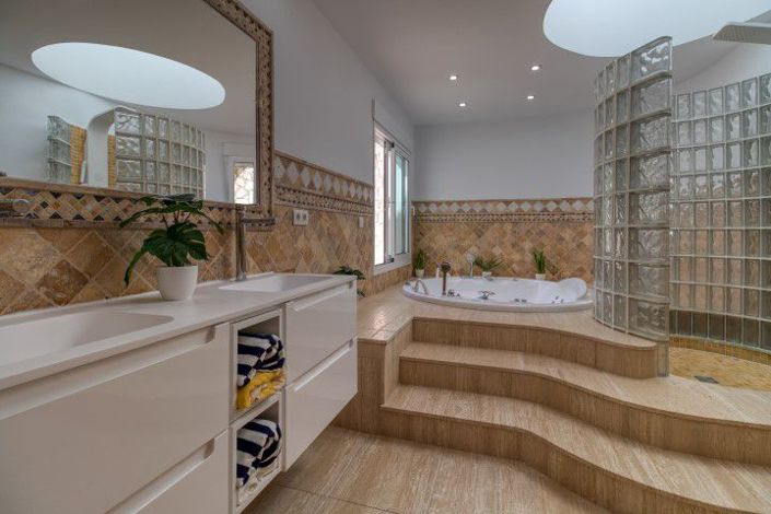 Image No.34-7 Bed Villa for sale