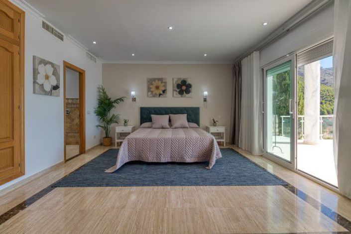 Image No.37-7 Bed Villa for sale