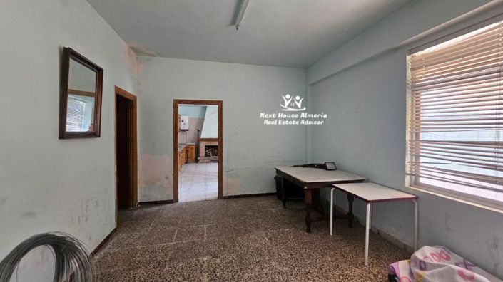 Image No.10-9 Bed Townhouse for sale