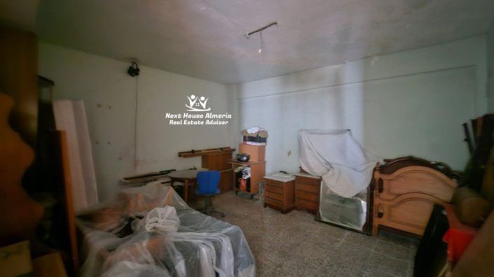 Image No.11-9 Bed Townhouse for sale