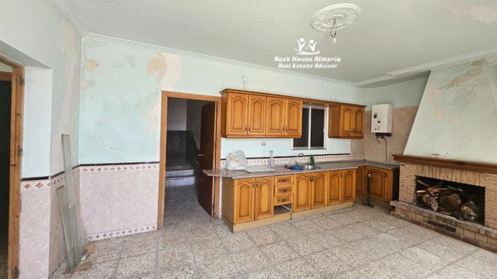 Image No.12-9 Bed Townhouse for sale