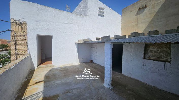 Image No.14-9 Bed Townhouse for sale