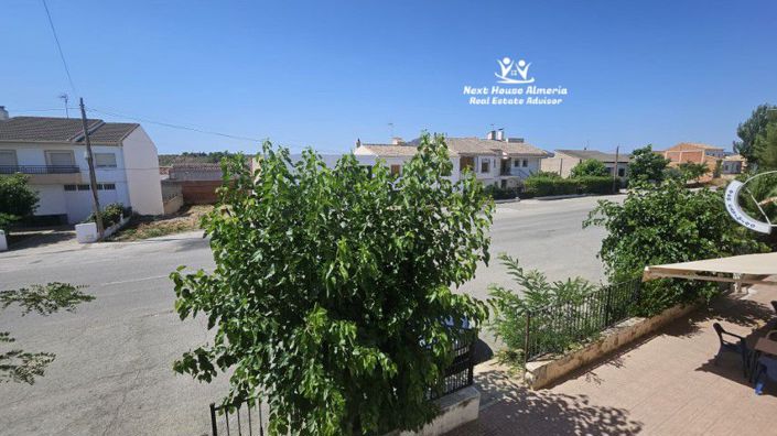 Image No.15-9 Bed Townhouse for sale