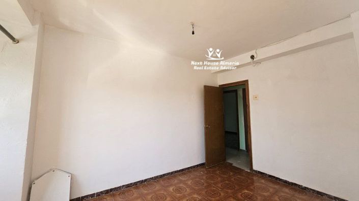 Image No.17-9 Bed Townhouse for sale