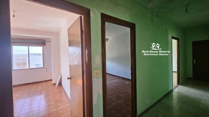 Image No.19-9 Bed Townhouse for sale