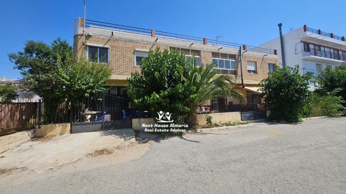 Image No.2-9 Bed Townhouse for sale