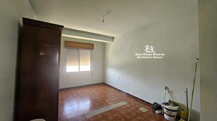 Image No.20-9 Bed Townhouse for sale