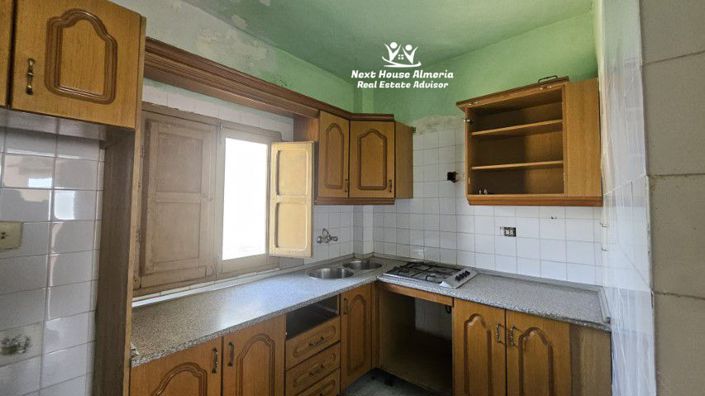 Image No.21-9 Bed Townhouse for sale