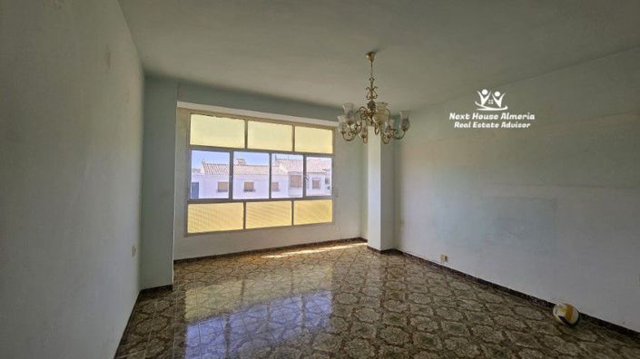 Image No.22-9 Bed Townhouse for sale