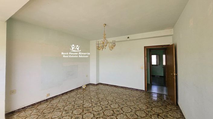 Image No.24-9 Bed Townhouse for sale