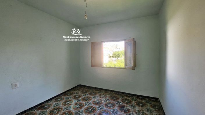 Image No.26-9 Bed Townhouse for sale