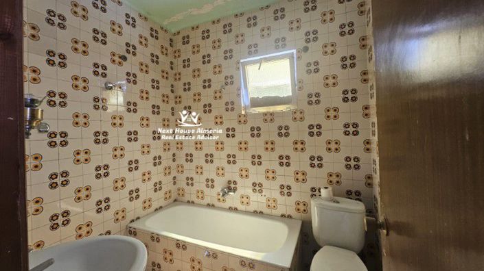 Image No.29-9 Bed Townhouse for sale