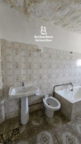 Image No.32-9 Bed Townhouse for sale