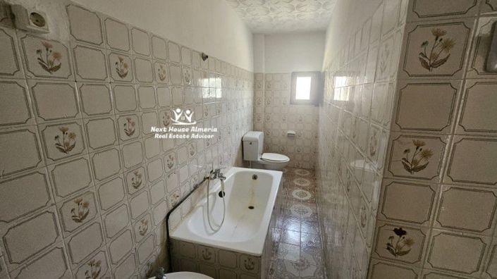 Image No.33-9 Bed Townhouse for sale