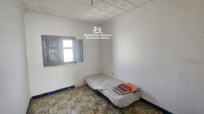 Image No.37-9 Bed Townhouse for sale