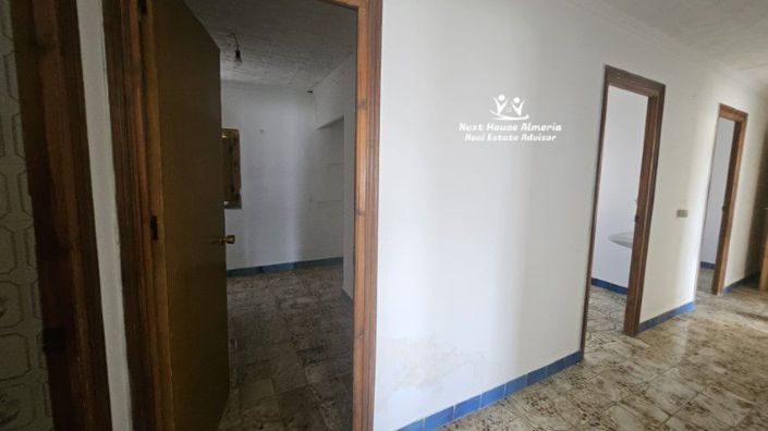 Image No.39-9 Bed Townhouse for sale