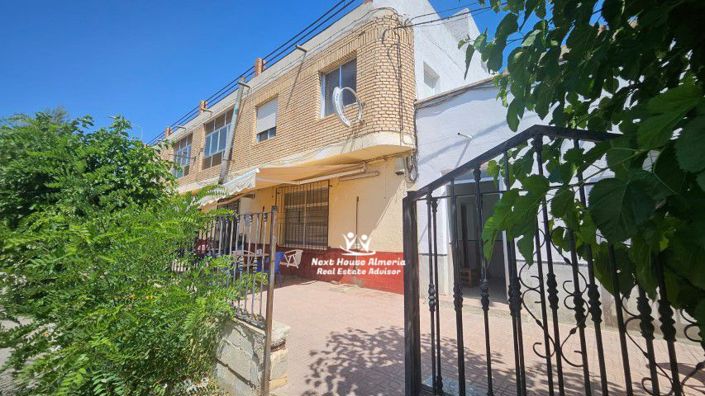 Image No.4-9 Bed Townhouse for sale