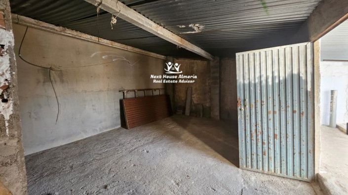 Image No.40-9 Bed Townhouse for sale