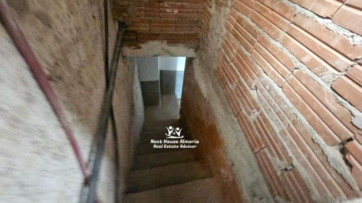 Image No.50-9 Bed Townhouse for sale