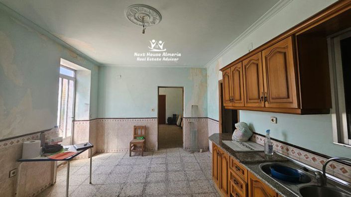 Image No.7-9 Bed Townhouse for sale