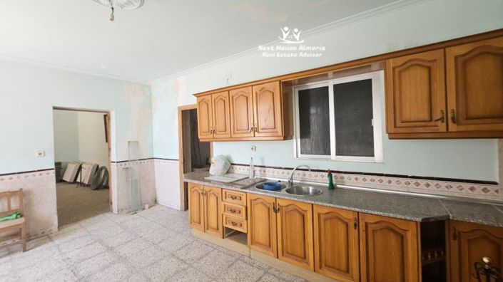 Image No.8-9 Bed Townhouse for sale