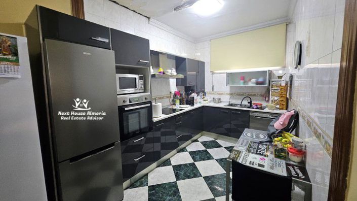 Image No.14-3 Bed Townhouse for sale