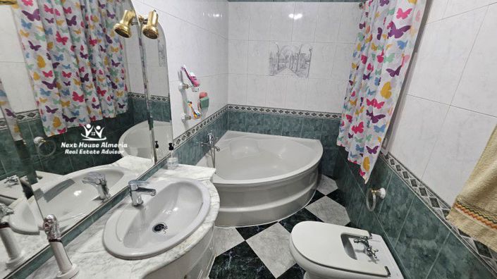 Image No.9-3 Bed Townhouse for sale