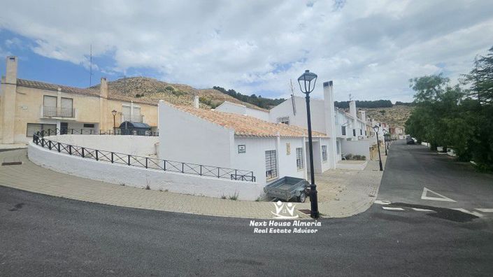 Image No.1-4 Bed Townhouse for sale