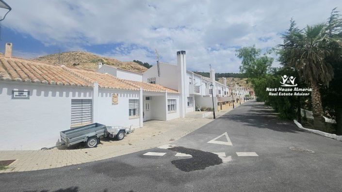 Image No.11-4 Bed Townhouse for sale