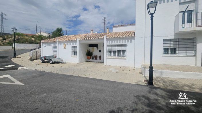 Image No.13-4 Bed Townhouse for sale