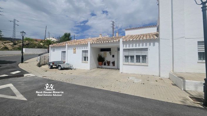 Image No.2-4 Bed Townhouse for sale