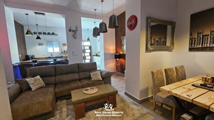 Image No.24-4 Bed Townhouse for sale