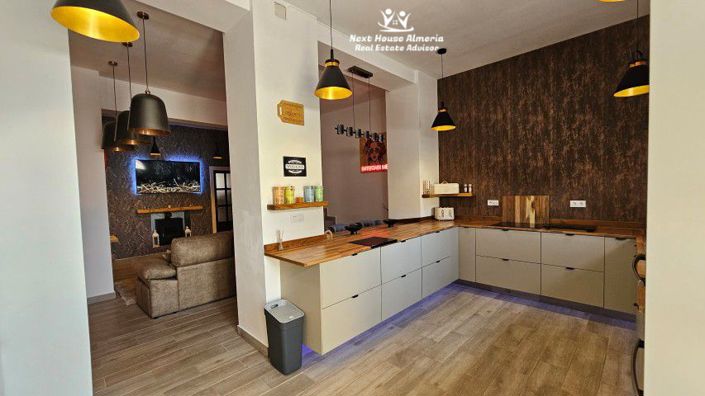 Image No.4-4 Bed Townhouse for sale