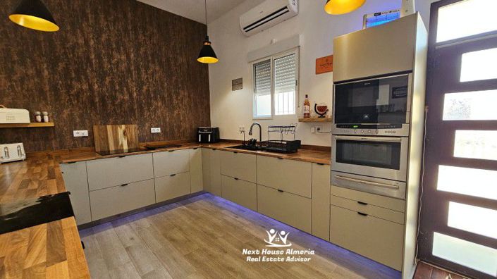 Image No.5-4 Bed Townhouse for sale