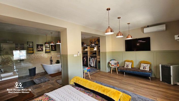 Image No.48-4 Bed Townhouse for sale